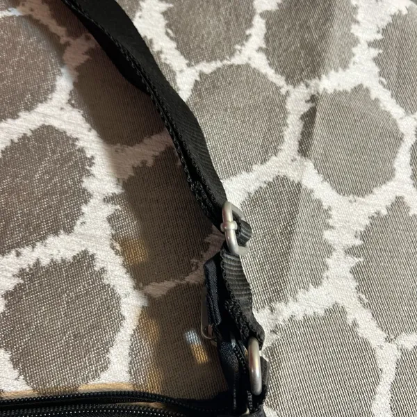 Baggallini Black Crossbody Bag with Adjustable Strap and Zipper Closure - Image 4
