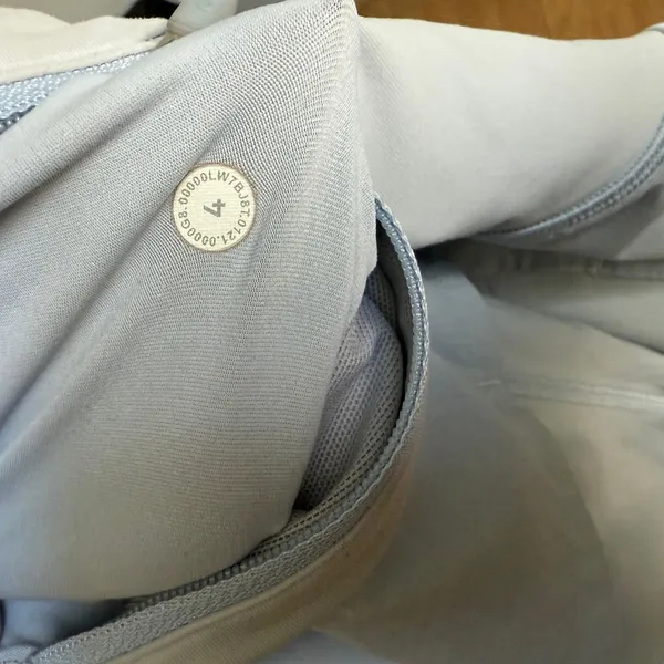 Lululemon Women's‎ Running Shorts High Rise Lightweight Gray sz 4 Athletic - Image 6