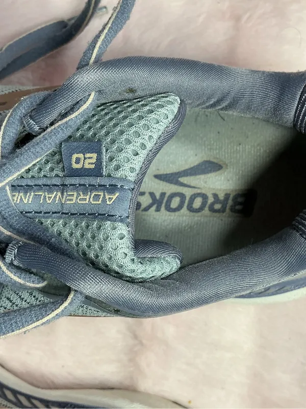 Brooks Women's Light Blue Gray Running Shoes b101 - Image 8