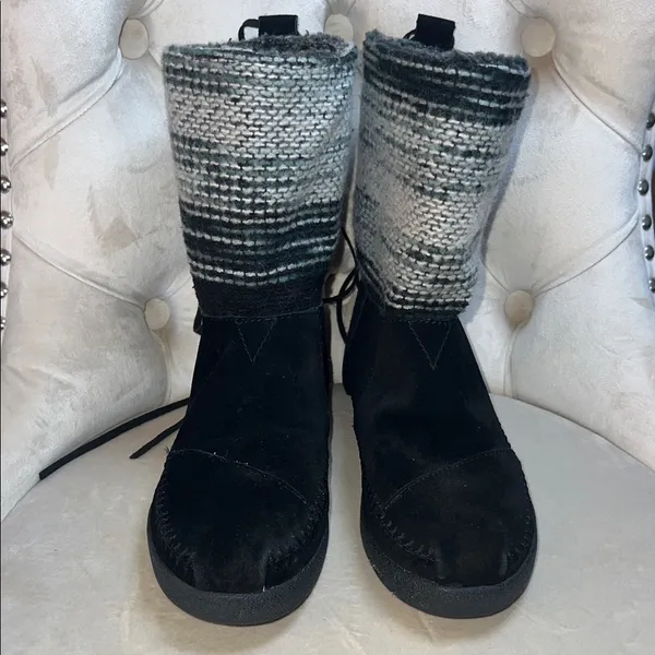 Toms Black Suede Boots with Blue Label‎ Size 6.5 - Image 3
