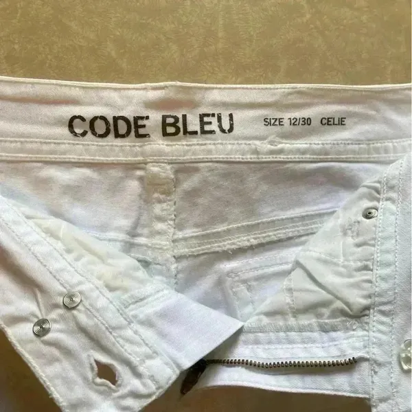 Code Bleu Women's White‎ Stretch Bermuda Shorts Size 12 White - Image 9