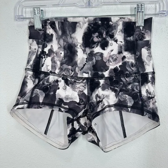 Lululemon Size 4 Wunder Short 2" Mini Obscurred Black‎ Dusty Mauve Lifting Gym - Image 3