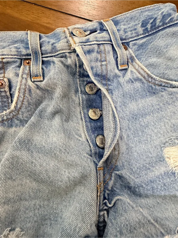 Levi’s 501 Women’s W24 High Rise Distressed Cutoff Denim Shorts Light Wash - Image 11