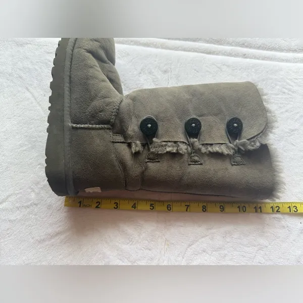 Tall gray triple Bailey button UGG boots gray size 6 winter comfy - Image 13