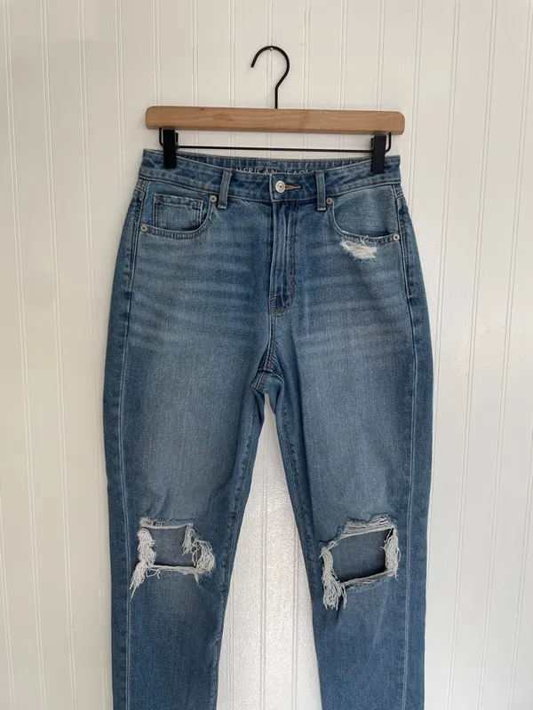 AMERICAN EAGLE AE Ripped Mom Jean Distressed High Rise Size 4 - Image 4