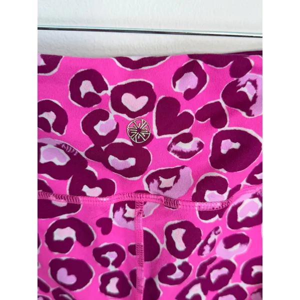 Lilly Pulitzer Leopard Luxletic Capri Leggings size medium - Image 4