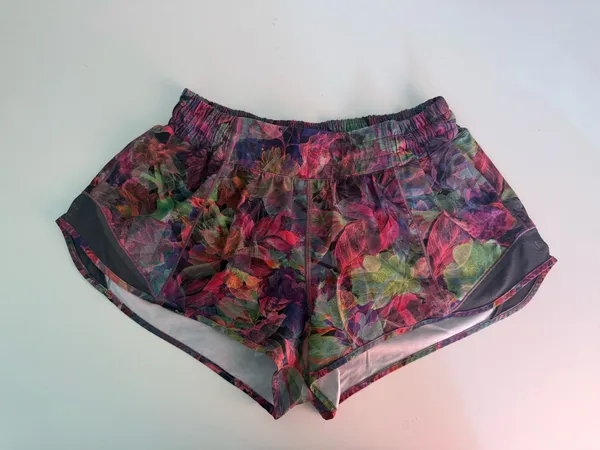 Lululemon Hotty Hot 2.5" - Image 4