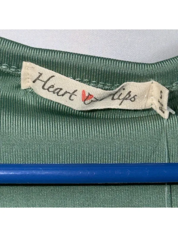Heart & Hips Alexa Cropped Tee Sage Green Short Sleeve Top Size Small - Image 3