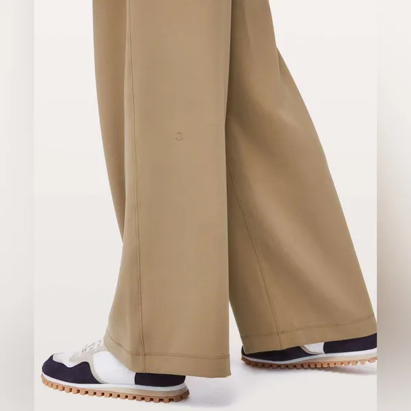 Lululemon On The Fly Pant *Wide Leg Woven 31.5" Frontier $118 MSRP - Image 4