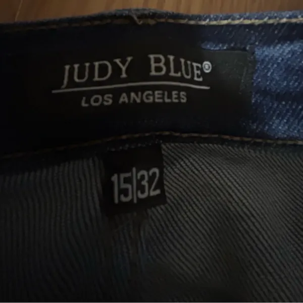 NWOT plus ladies Judy Blue distressed dark wash denim skinny boyfriend fit 15/32 - Image 4