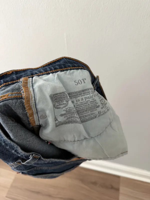 Levi’s 501 Shorts Cut-Off  - Image 3