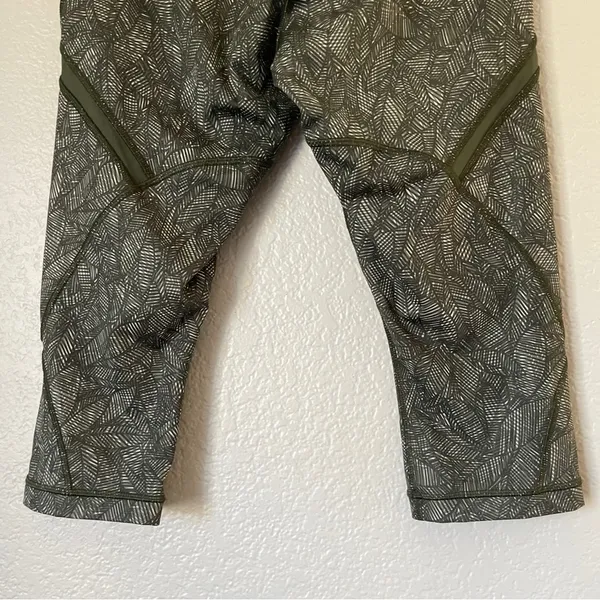 LULULEMON Cool To Street Crop Olive Green Palm - Image 8
