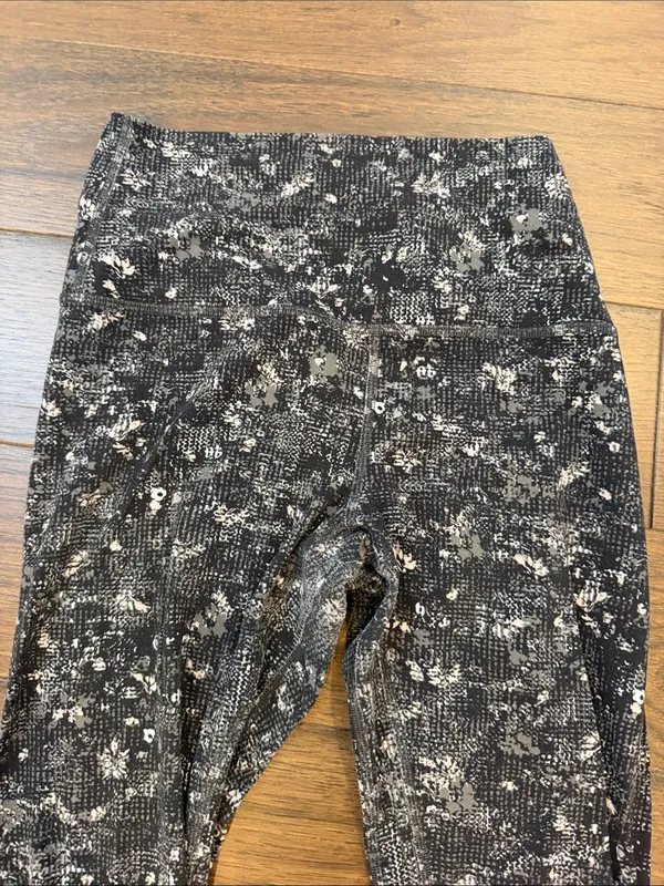 Lululemon Black & White Marbled Leggings Size 6 - 20" - C1-135 - Image 3