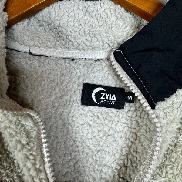 Zyia Active Sherpa 1/4 Zip Fleece Sweatshirt Size‎ Medium - Image 3