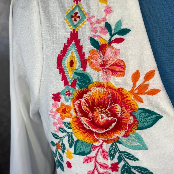 Savanna Jane White Boho Embroidered Floral Blouse V-neck size Large - Image 2