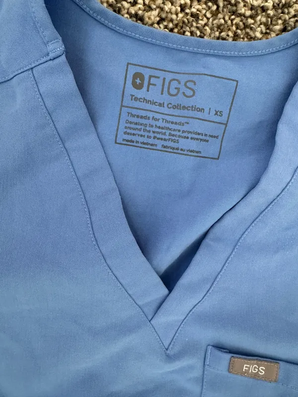 Figs ceil blue scrub set - Image 3
