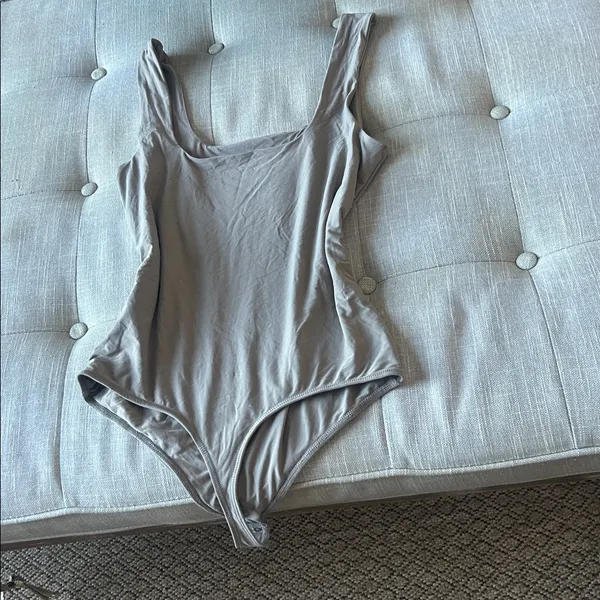 Abercrombie & Fitch Neutral Brown Sleeveless Tank Bodysuit Size Medium - Image 7
