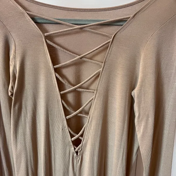 Forever 21 High-Low Tan Lace-Up-Back Long Sleeve Tunic Size Medium - Image 3