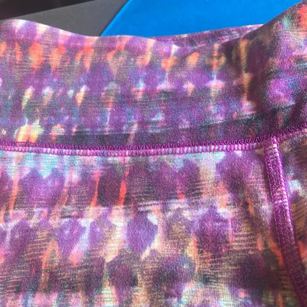 FINAL MARKDOWN Alo Colorful Patterned Athletic Shorts small - Image 2