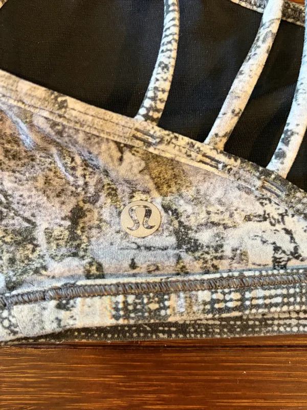 Lululemon Lighten Up Womens Sports Bra Size 6 Small Yoga Print Lounge - Image 3