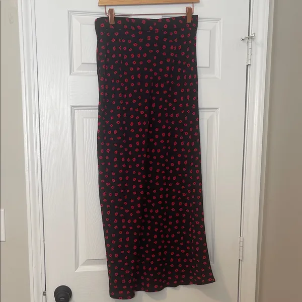 Princess Polly Black Midi Skirt with Slit Red Floral Print - Image 2