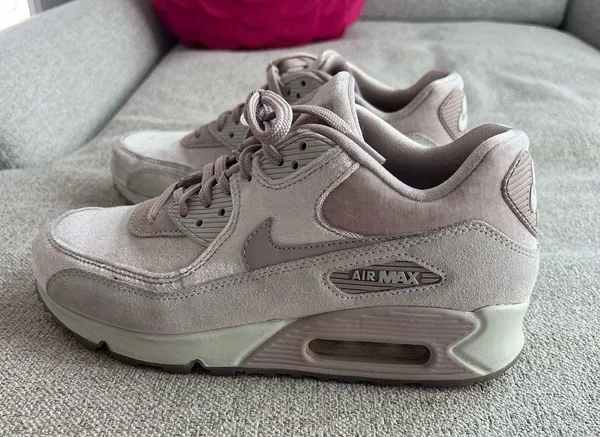 Nike Air Max 90 Rose Pink Velvet Women’s Size 7.5 - Image 3