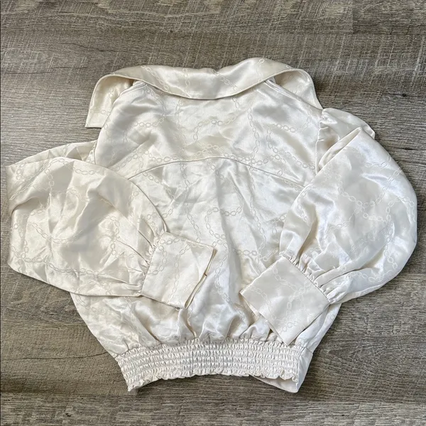 Petite Studio NYC Cream Cropped Blouse Size Small - Image 6