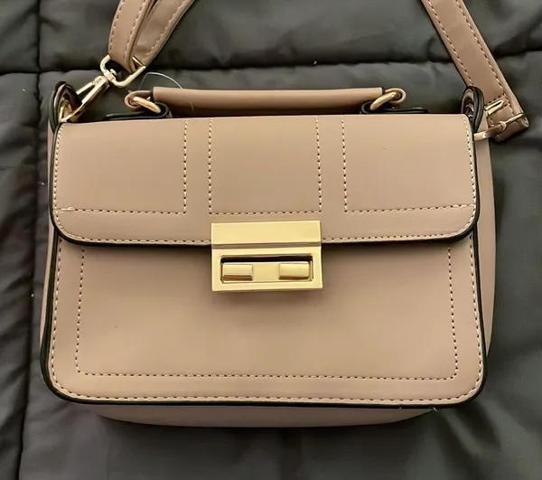 BRAND NEW! Taupe purse with adjustable strap. 5 separate compartments - Image 3