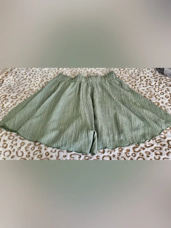 Light Olive Green Women's flowy Pull - Image 3