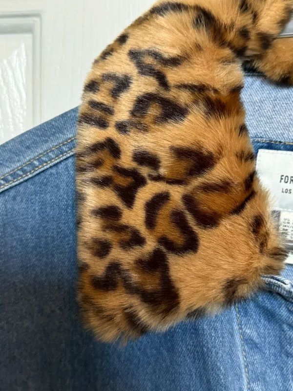 Forever 21 Cheetah Denim Jacket Fur - Image 3