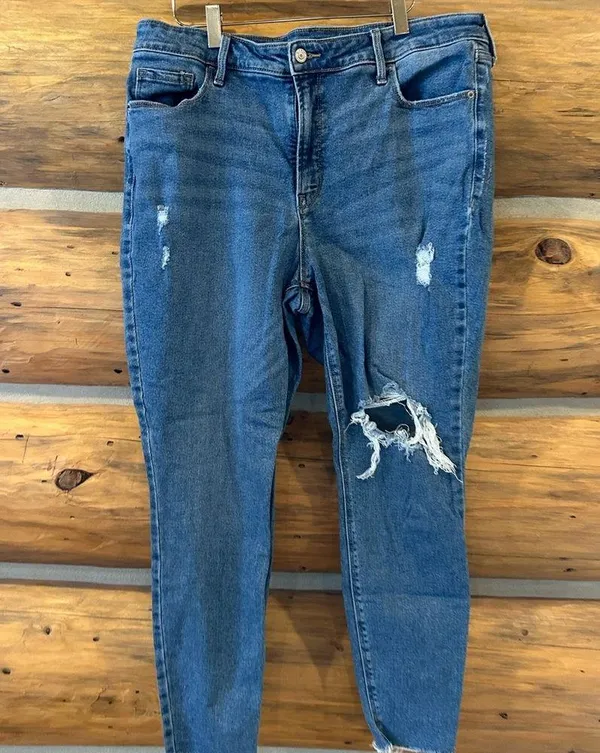 Old Navy Rockstar Super Skinny High Rise - Image 2