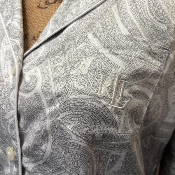 Lauren Ralph Lauren Satin Pajama Top‎ Monogrammed Pocket Gray Paisley Size Small - Image 2