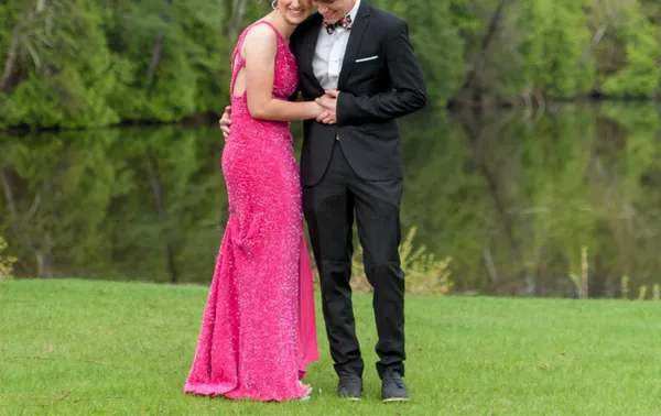 Pink sequined prom dress Size 2 - Image 4