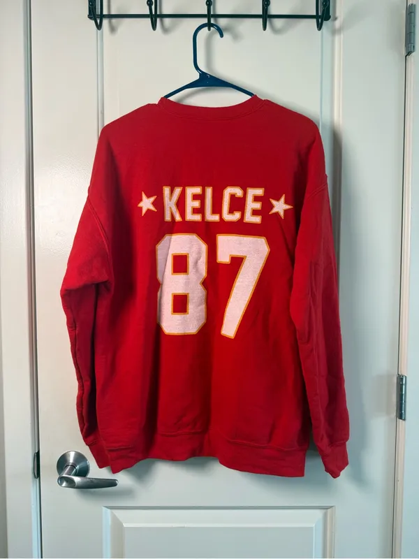 Gildan Red Graphic Crewneck Sweatshirt - Image 4
