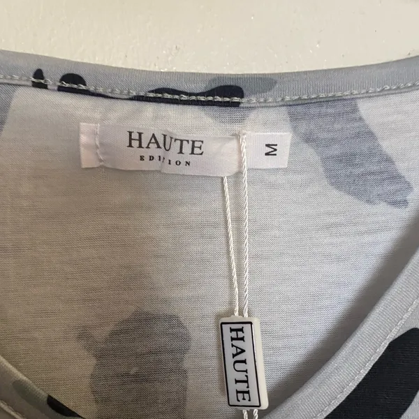Haute Women’s Blouse M Medium Black Gray Print V Neck NWT Bust 38” - Image 2