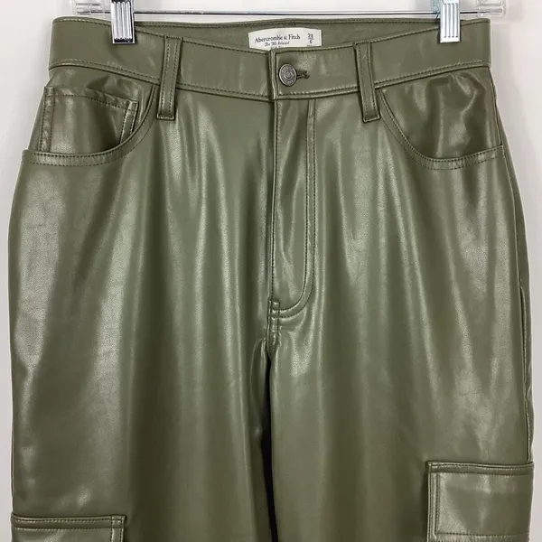 Abercrombie & Fitch The 90's Relaxed High Rise Cargo Vegan Leather Pants Size 6 - Image 3