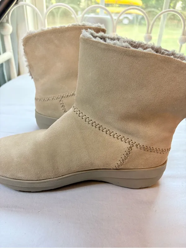 FitFlop Mukluk Shorty III Suede Shearling Boots Desert Taupe Size 9 - Image 9