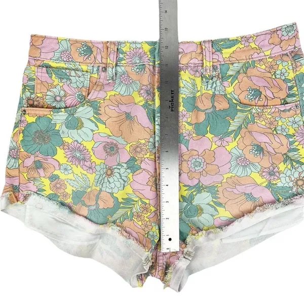 Wild Fable‎ Highest Rise Cheeky 70s Hippie Floral Cutoff Jean Shorts Size 10 - Image 3
