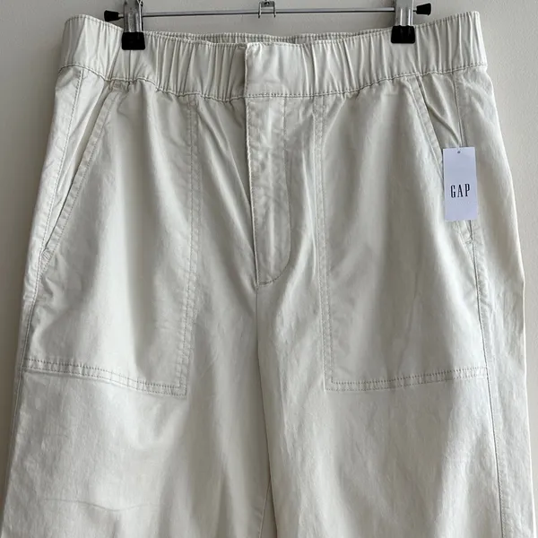 GAP Women’s Stretch Waist Off Duty Khaki Pants, Size Medium, NWT - Image 2