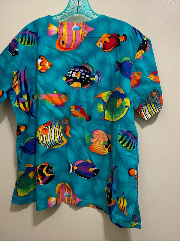 Womens XL 46” Scrub Top Shirt Tropical Fish Print On Teal Scrubs - Image 5