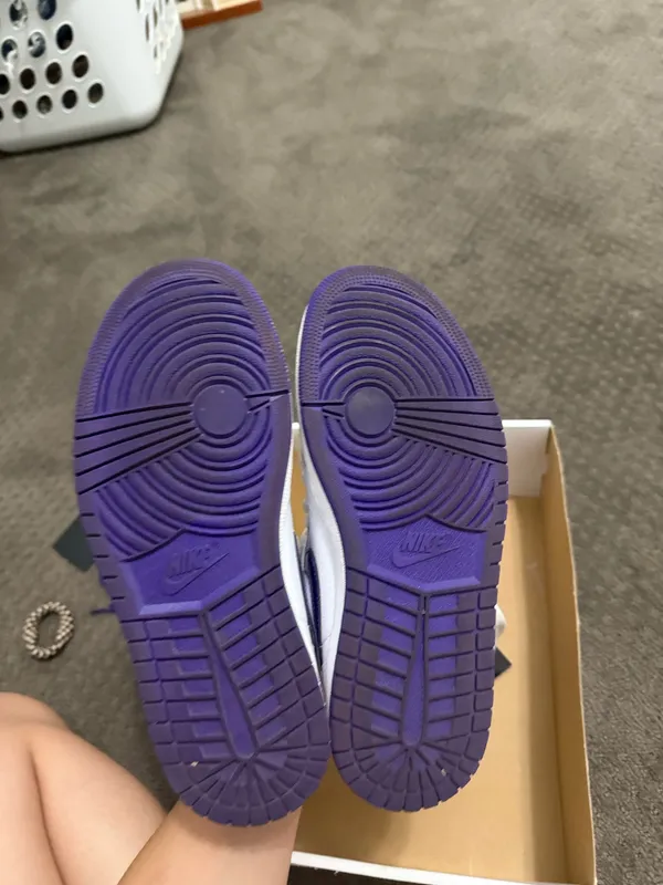 Nike Jordan 1 High OG  - Image 4