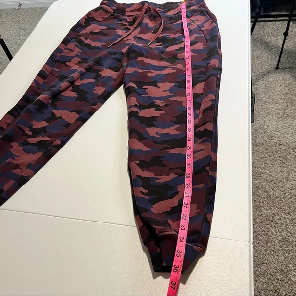 Lululemon Scuba High-Rise Jogger Heritage 365 Camo Smoky Red Night Sea Multi - Image 11