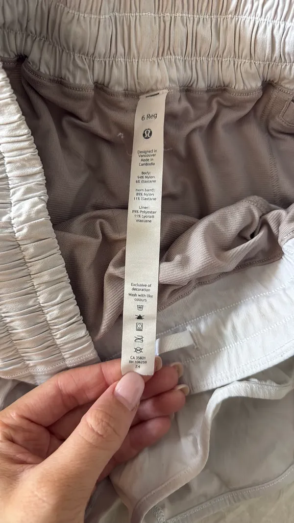 Lululemon Hotty Hot 2.5" Shorts White - Image 3