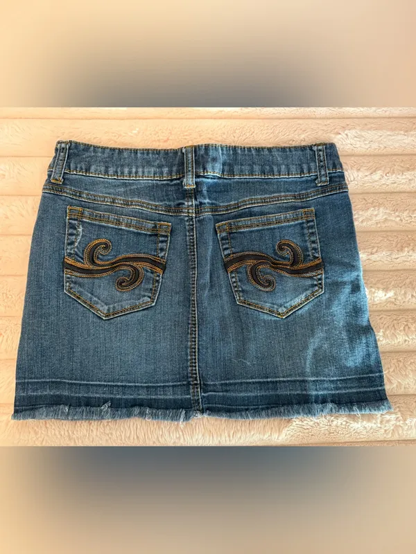 Candie's Y2K Denim Mini Skirt Raw‎ Hem Embroidered Pockets - Image 2