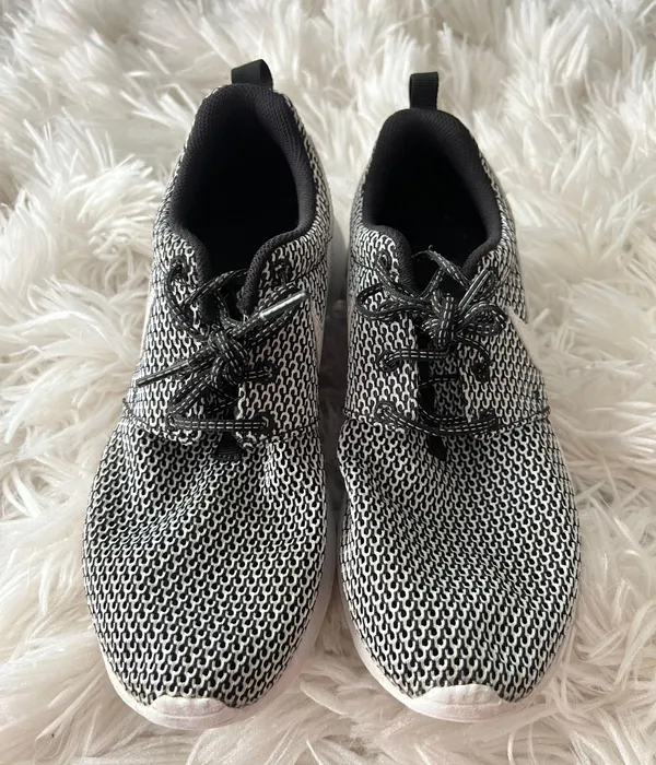 Nike Black And White Rosche - Image 2