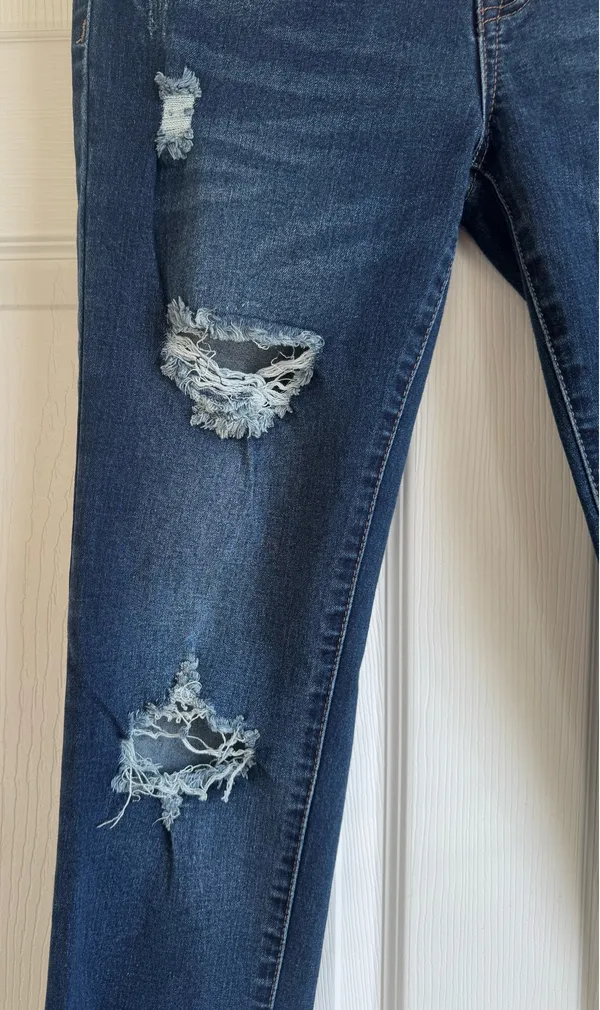 Refuge Women’s Distressed Dark Wash Skinny Jeans Size 6 - Image 5