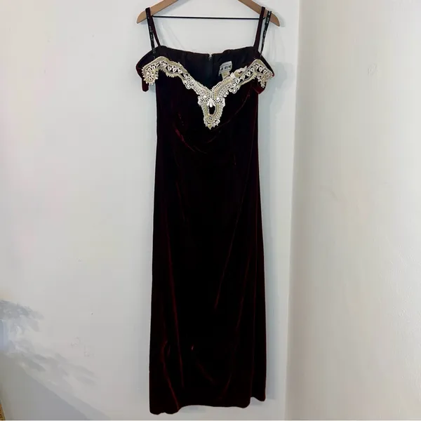 Vintage 80s/90s Zum Zum Velvet Gown Burgundy Sweetheart / off the shoulder 13-14 - Image 4