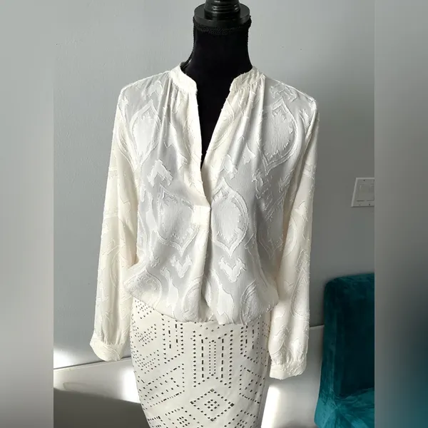 Elegant LOFT blouse🌷🌷 - Image 2
