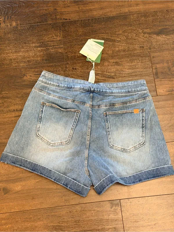 NWT Halara Flex™ Mid Rise Zipper Pockets Denim Casual Shorts 3'' - Image 3