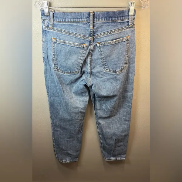 Abercrombie & Fitch‎ Women's The Mom High Rise Med Wash Denim Jeans Size 2 Short - Image 2